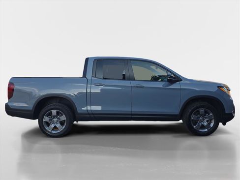 Used 2025 Honda Ridgeline TrailSport image 6