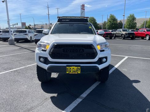 Used 2022 Toyota Tacoma SR5 AWD/4WD image 8