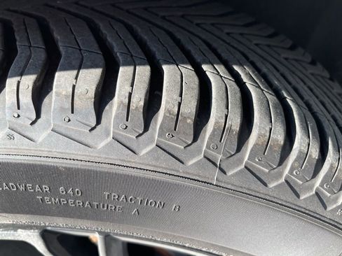 Used 2023 Dodge Challenger SXT image 8