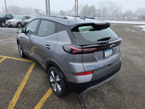 Used 2023 Chevrolet Bolt EUV LT w/ Convenience Package image 3