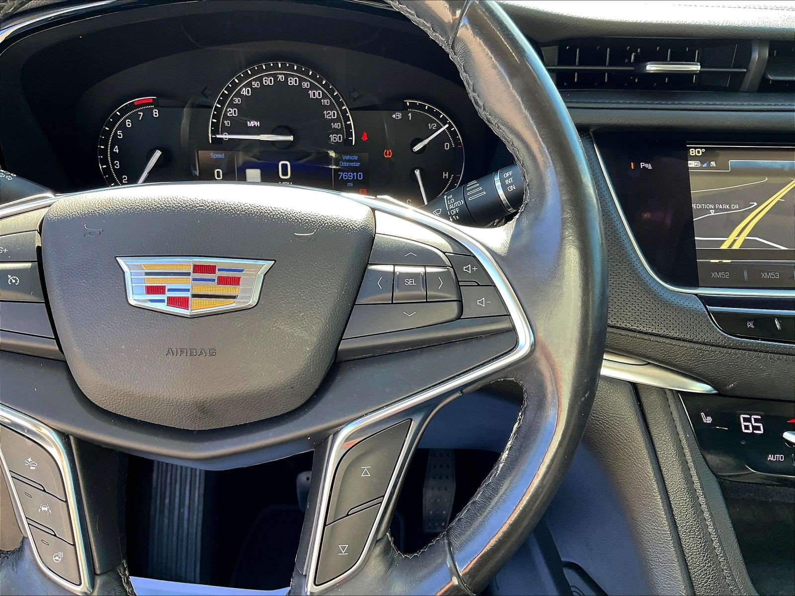 Used 2018 Cadillac XT5 Luxury w/ LPO, Black Ice Package AWD/4WD image 12