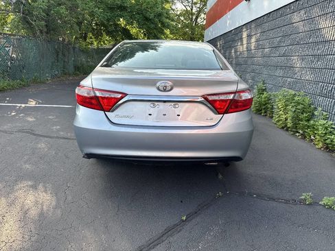 Used 2015 Toyota Camry LE FWD image 5