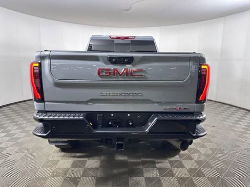 Used 2024 GMC Sierra 2500 AT4X image 4