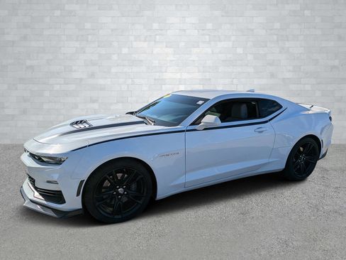 Used 2021 Chevrolet Camaro SS image 9