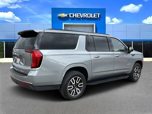 Used 2024 GMC Yukon XL AT4 w/ Technology Package AWD/4WD image 3