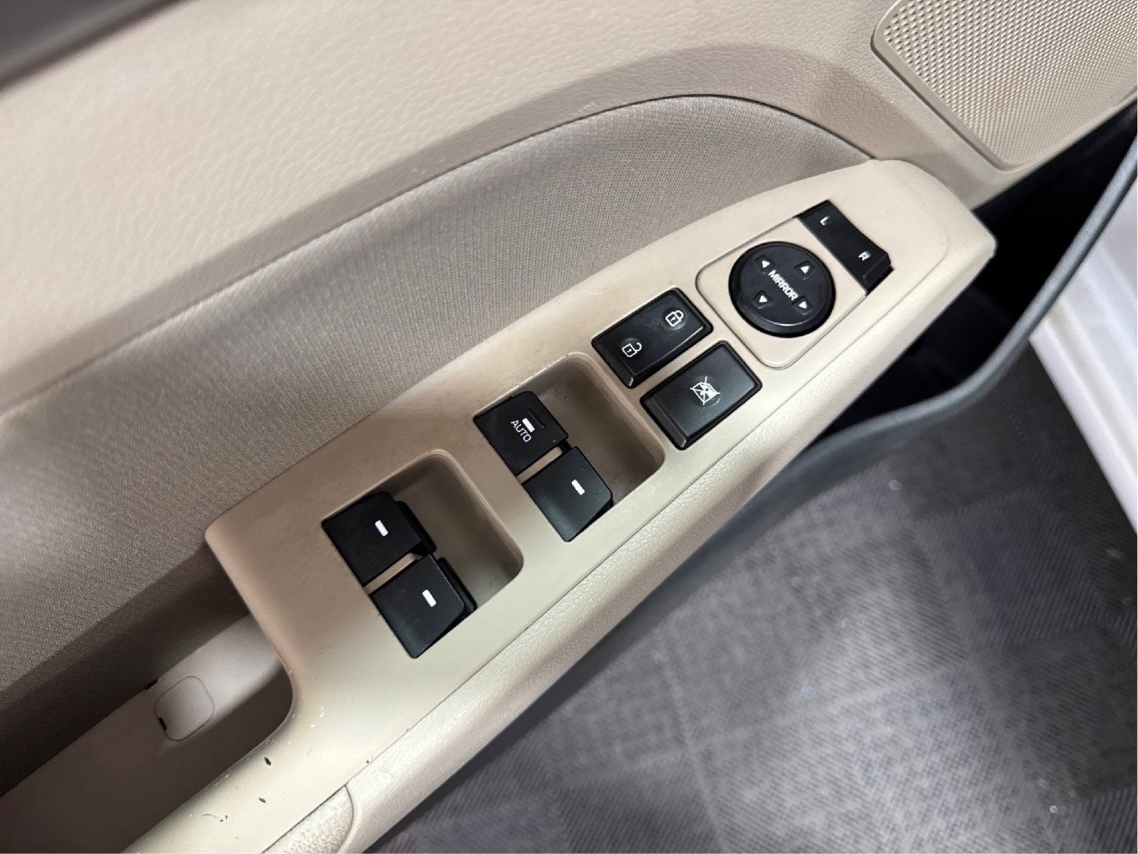 Used 2020 Hyundai Elantra Value Edition FWD image 32