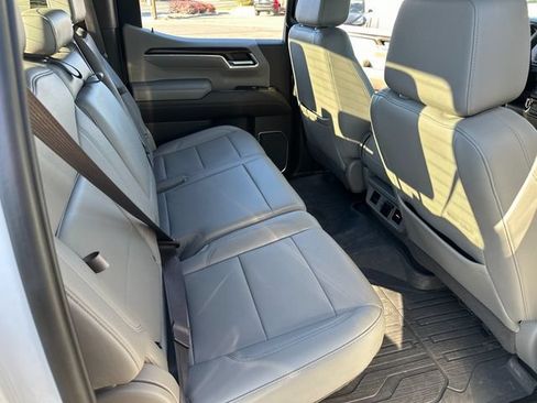 Used 2022 GMC Sierra 1500 SLT AWD/4WD image 32