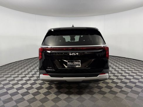 Used 2025 Kia Carnival image 7