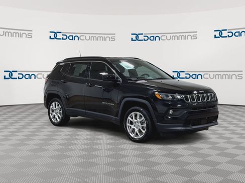 Used 2023 Jeep Compass Latitude AWD/4WD image 2