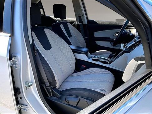 Used 2017 Chevrolet Equinox LS image 24