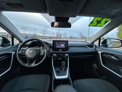 Used 2022 Toyota RAV4 XLE AWD/4WD image 10