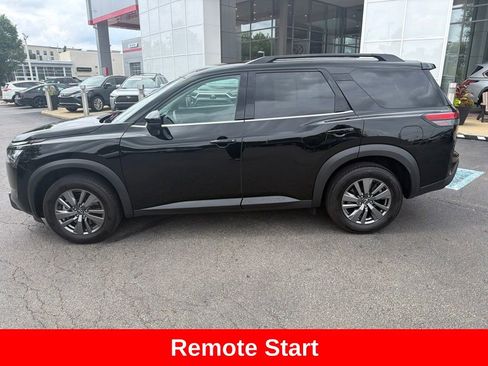 Used 2025 Nissan Pathfinder SV FWD image 3