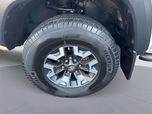 Used 2016 Toyota Tacoma TRD Off-Road image 18