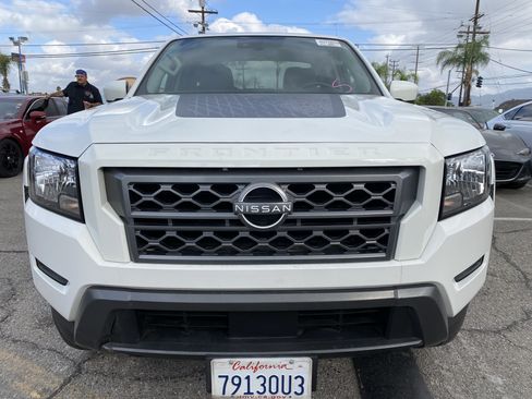 Used 2023 Nissan Frontier SV w/ Graphics Package RWD image 3