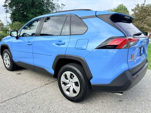 Used 2019 Toyota RAV4 LE w/ All Weather Liner Package AWD/4WD image 6