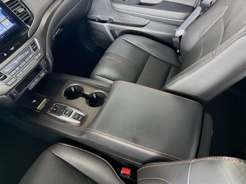 Certified 2025 Honda Passport TrailSport image 29