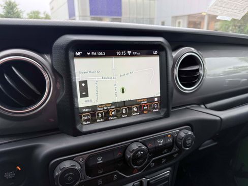 Used 2018 Jeep Wrangler Unlimited Sahara AWD/4WD image 20