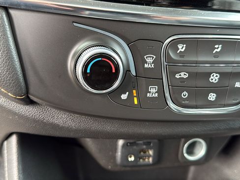 Used 2021 Chevrolet Traverse RS image 21