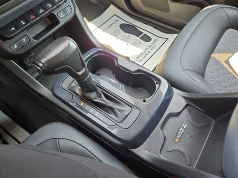 Used 2020 Chevrolet Colorado Z71 AWD/4WD image 21
