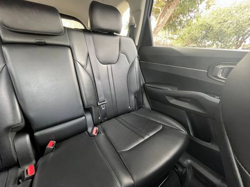 Used 2024 Kia Sorento S image 40