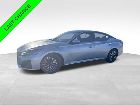 Used 2023 Nissan Altima 2.5 SV image 2