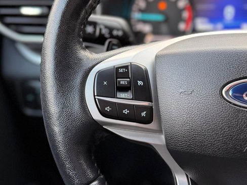 Certified 2024 Ford Explorer XLT image 5