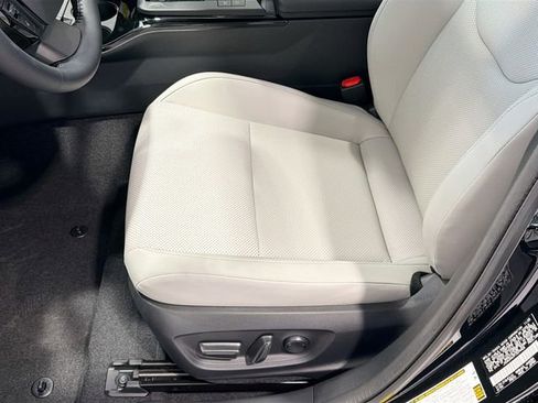 New 2026 Toyota Prius XLE FWD image 17