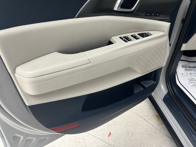 Used 2026 Kia Carnival SX w/ SX Dark Edition Package FWD image 11