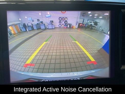 Used 2024 Chrysler Pacifica Touring-L FWD image 3