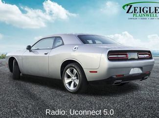 Used 2016 Dodge Challenger SXT video 2