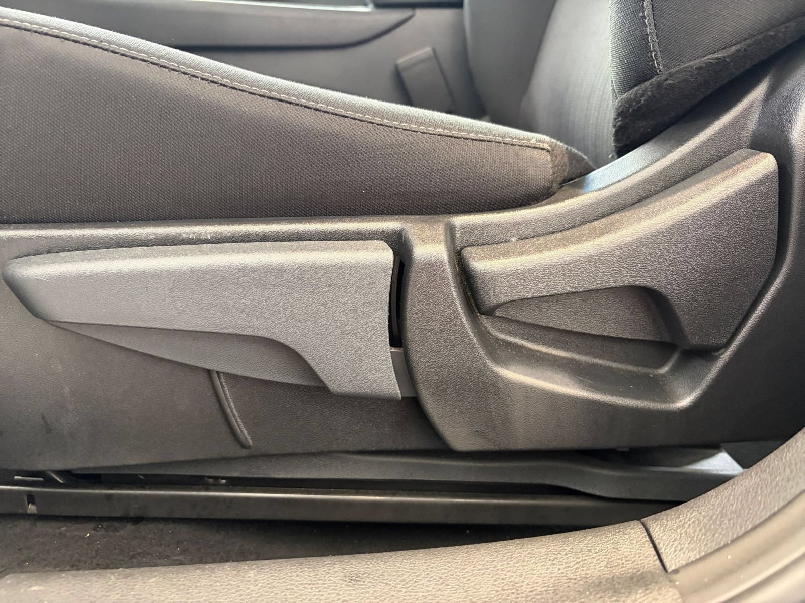 Used 2025 Nissan Sentra SV FWD image 21