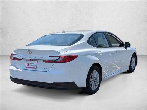 Used 2025 Toyota Camry LE FWD image 5