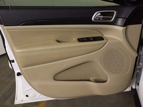 Used 2022 Jeep Grand Cherokee Laredo E RWD image 19