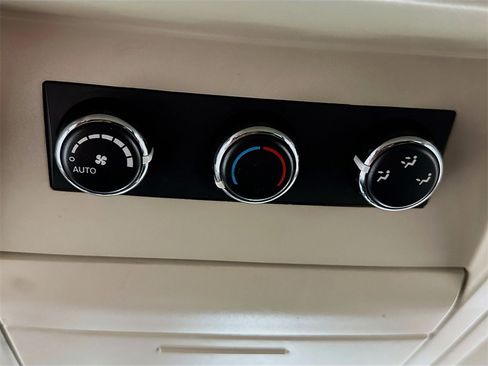 Used 2012 Chrysler Town & Country Touring image 24