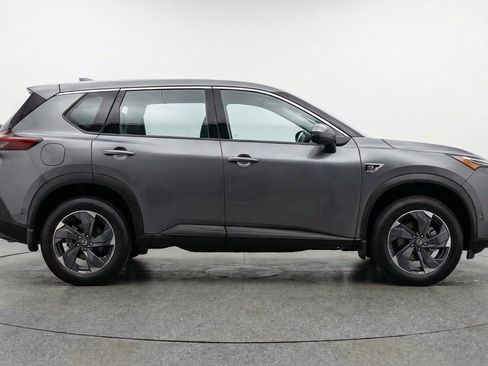 Used 2025 Nissan Rogue SV FWD image 11