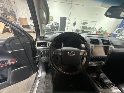 Used 2016 Lexus GX 460 w/ Premium Package AWD/4WD image 15