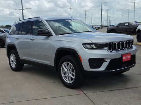 New 2026 Jeep Grand Cherokee Laredo X RWD image 2