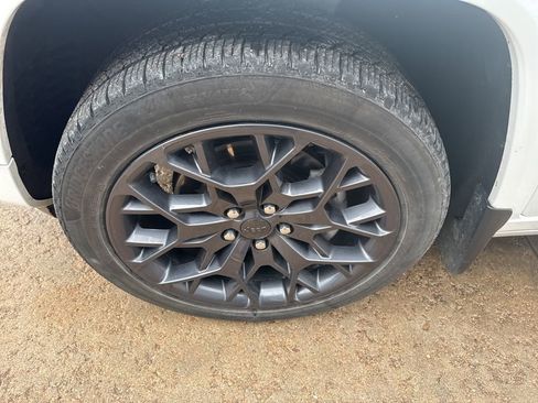 Used 2023 Jeep Grand Cherokee L Summit image 8