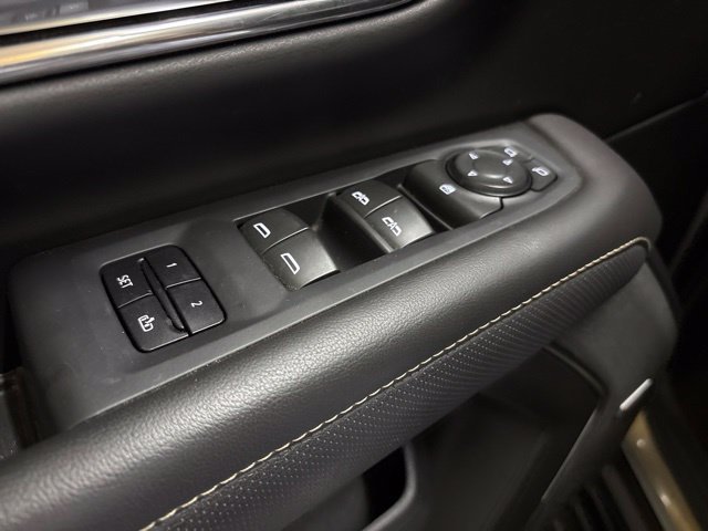 Used 2023 GMC Yukon SLT AWD/4WD image 38