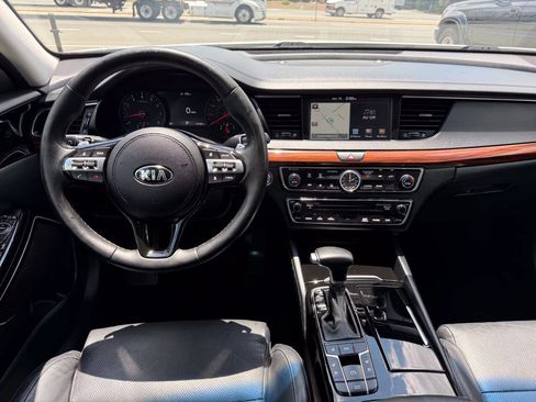 Used 2017 Kia Cadenza Technology FWD image 17