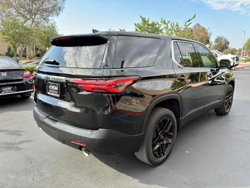 Used 2022 Chevrolet Traverse LS FWD image 8