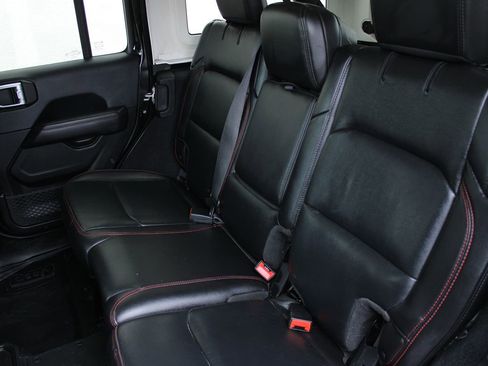 Used 2018 Jeep Wrangler Unlimited Rubicon image 3