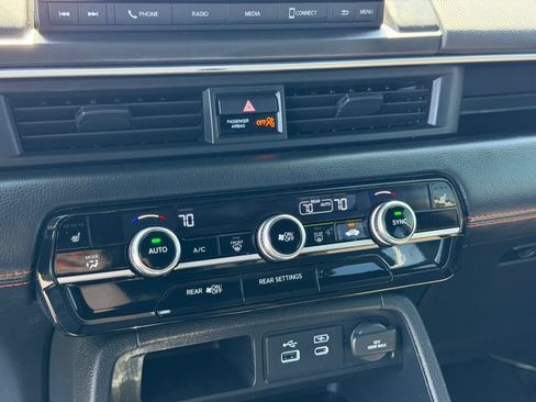 Used 2025 Honda Pilot Sport image 22