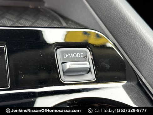 Certified 2025 Nissan Murano SV FWD image 33