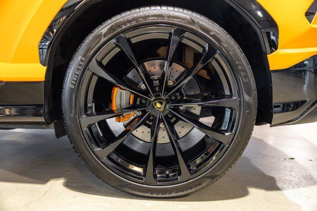 Used 2022 Lamborghini Urus AWD/4WD image 28