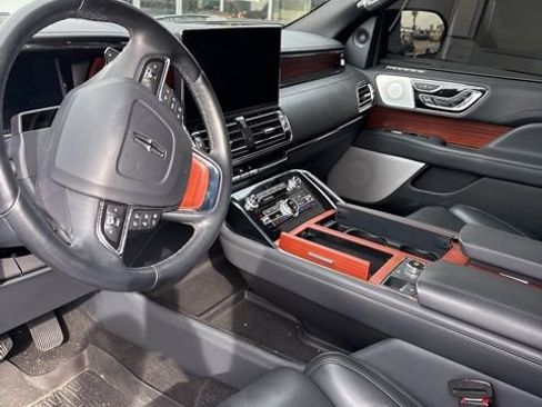 Used 2024 Lincoln Navigator L Reserve image 11