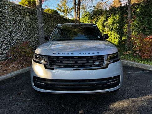 New 2025 Land Rover Range Rover SE image 2