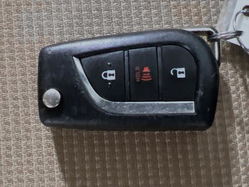 Used 2021 Toyota RAV4 LE image 33