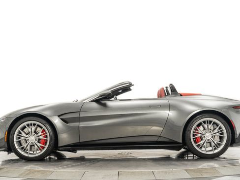 Used 2022 Aston Martin V8 Vantage Roadster image 6