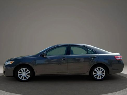 Used 2011 Toyota Camry LE image 8